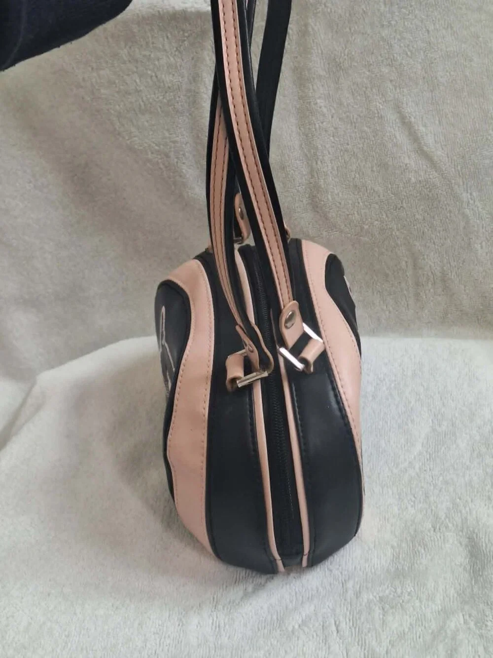 Nearly New Condition Demonia Leather Vintage CAT PURSE/HANDBAG - Picture 2 of 9